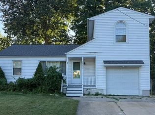 33973 Willowick Dr, Eastlake, OH 44095
