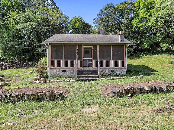 2nd image of 2226 Bernhurst Dr