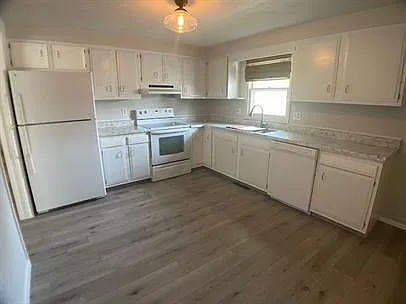 1105 E Samuel Ave #1