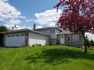 1313 E Collingwood Dr, Lockport, IL 60441