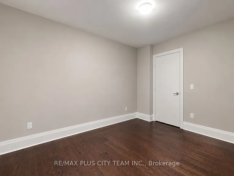 29 Queens Quay E #Townhouse 122 — Photo 23