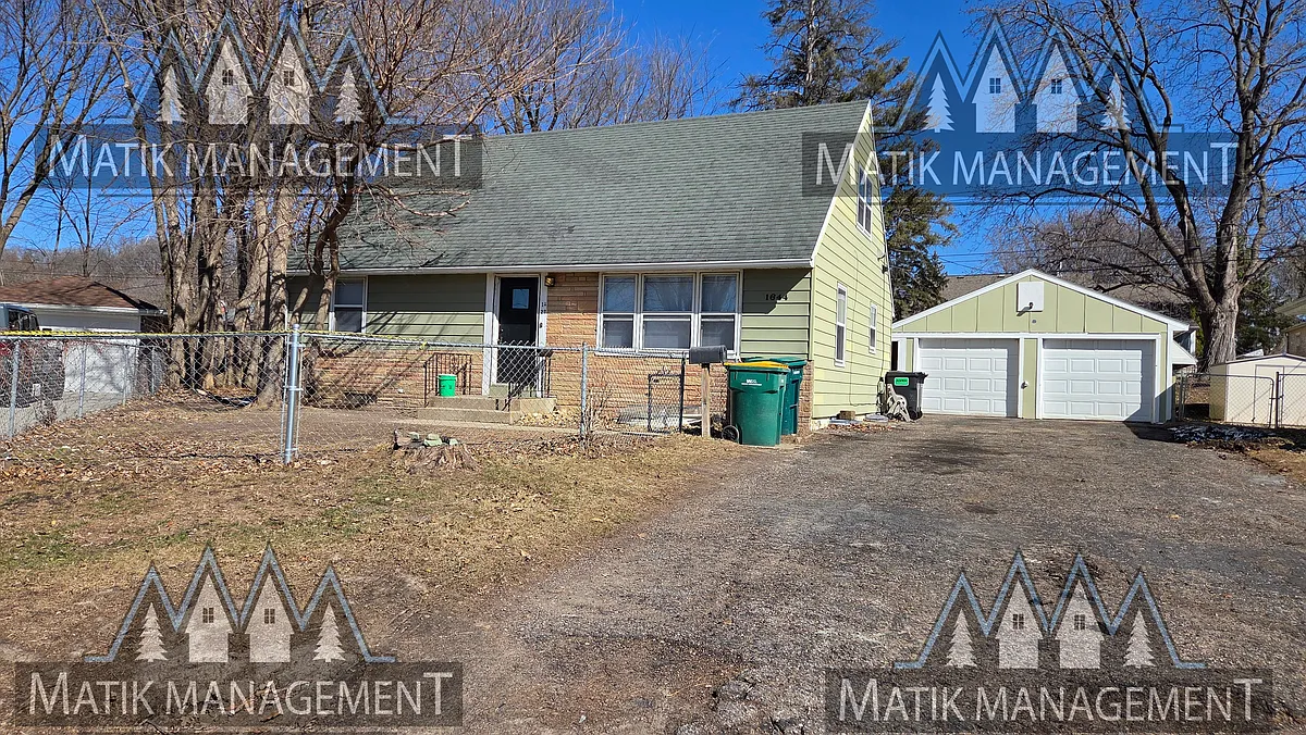 Building Photo - 1644 1st Ave NE #2