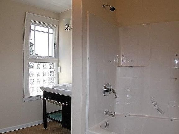 4th image of 622 NW 86th St #B