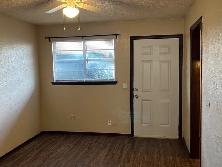 7215 N Macarthur Blvd — Photo 4