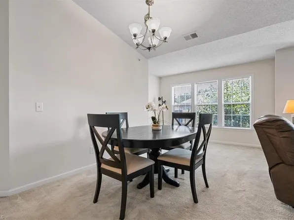 2600 Pennoak Way APT M, Greensboro, NC 27407