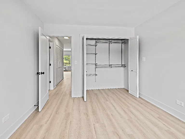 5616 N Washtenaw Ave #203 — Photo 9