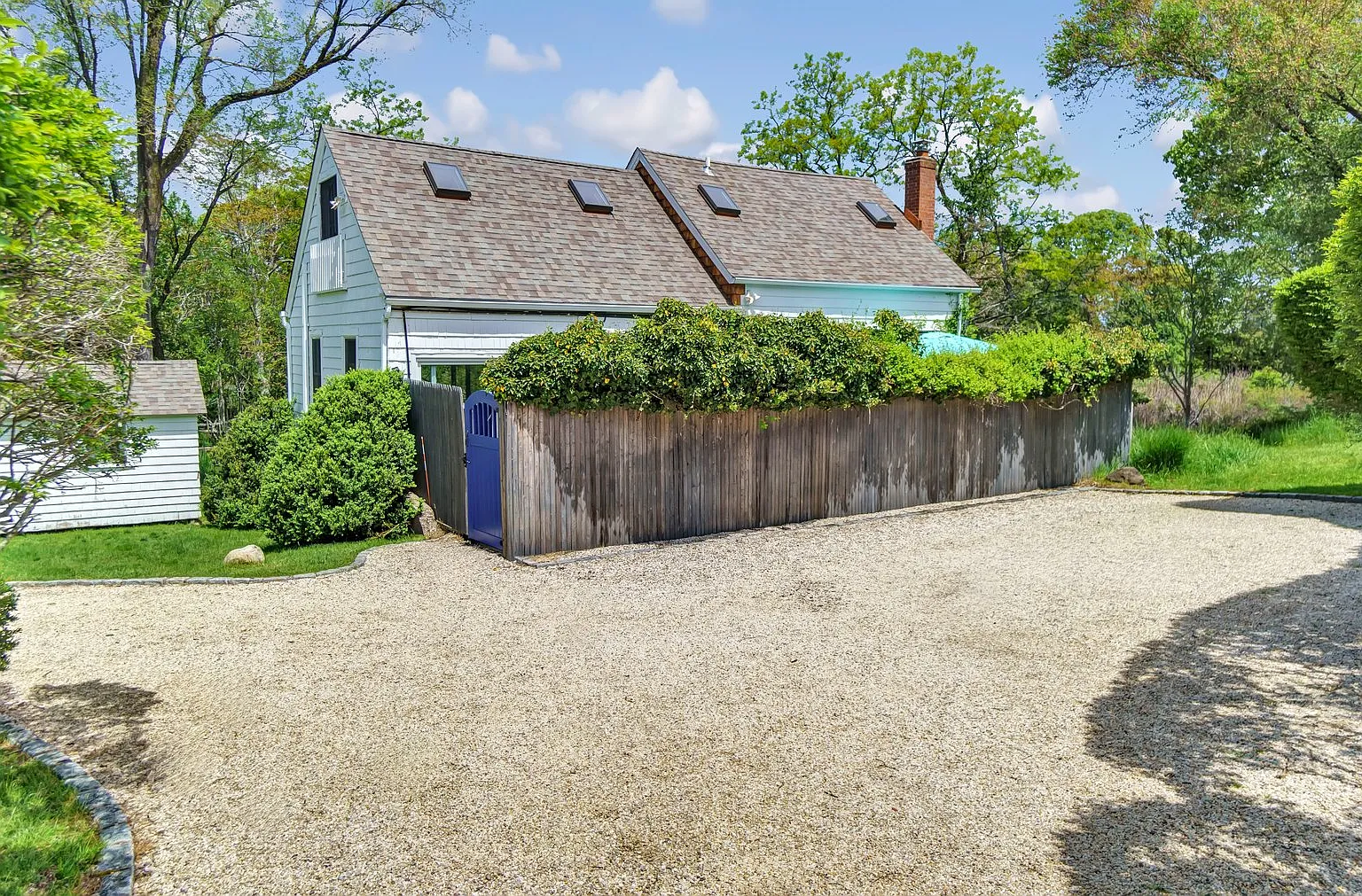 Renovated Carriage House On Pond With Shared Tennis Court! — Photo 3