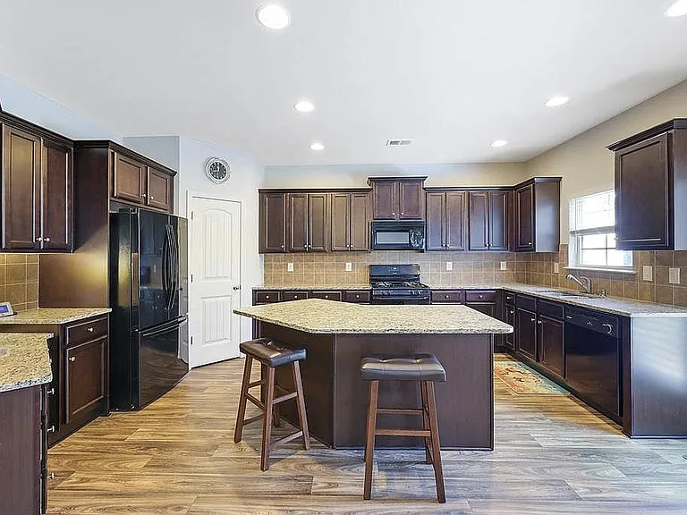 891 Sonoma Dr — Photo 9