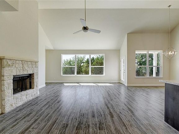 5th image of 300 Sinclair Dr