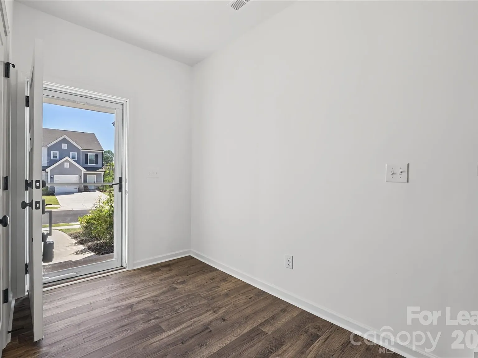 3 bed, 2.5 bath, 1704 sqft, $2,250 — Photo 3