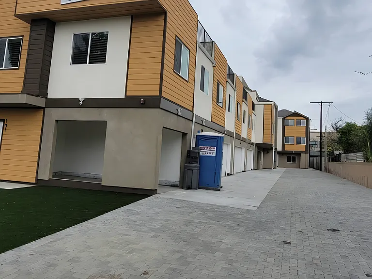 12017 Bradfield Ave #101 — Photo 9