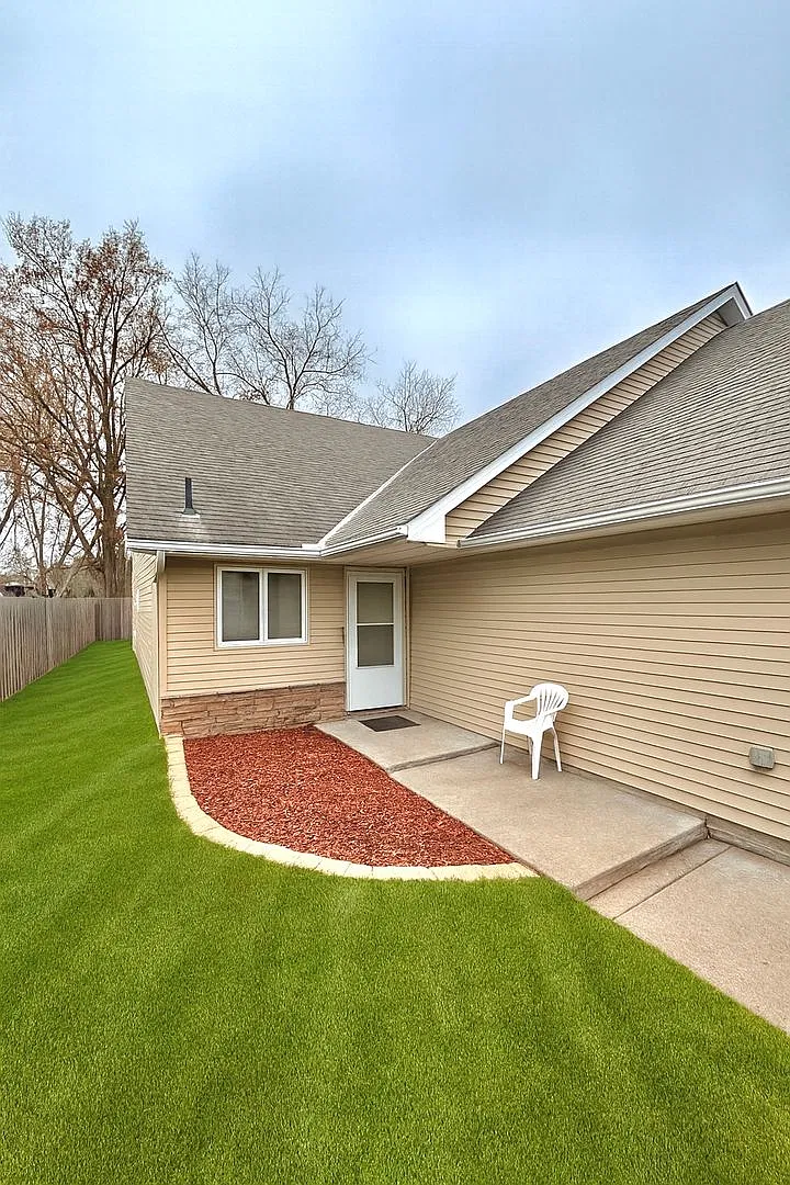 1040/1044 4th St SE, Forest Lake, MN 55129 (duplex) — Photo 2