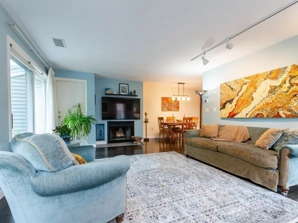 10 N Stone Mill Dr #1021, Dedham, MA 02026