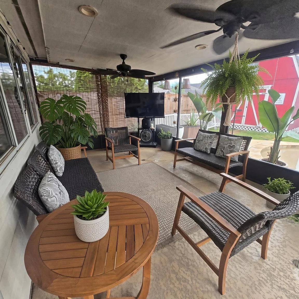 3 bed, 2.0 bath, 1567 sqft, $2,200 — Photo 2