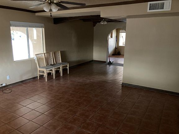 3rd image of 137 W Cambridge Dr