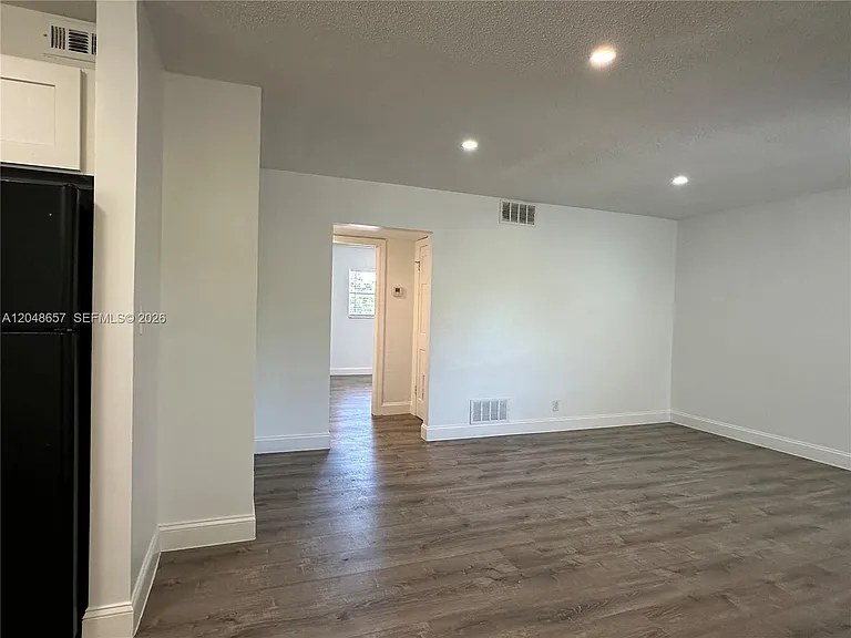 2401 NW 9th Ave #3 — Photo 8