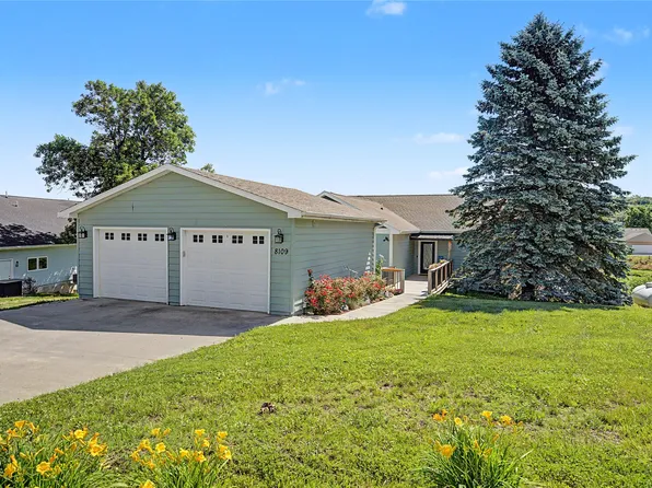 8109 Oak Ridge Dr, Dexter, IA 50070