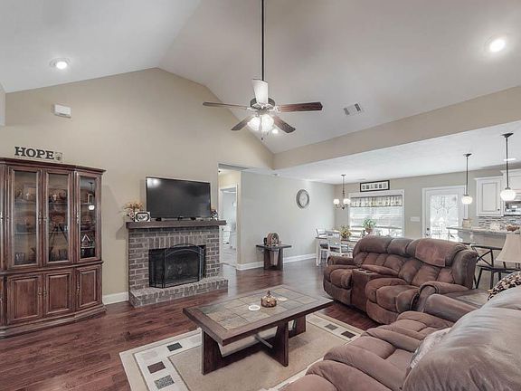 4th image of 326 Mossy Oak Cir