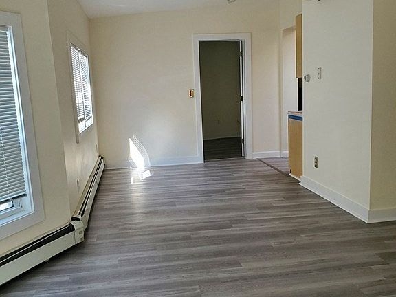 4th image of 101 Oak Island St