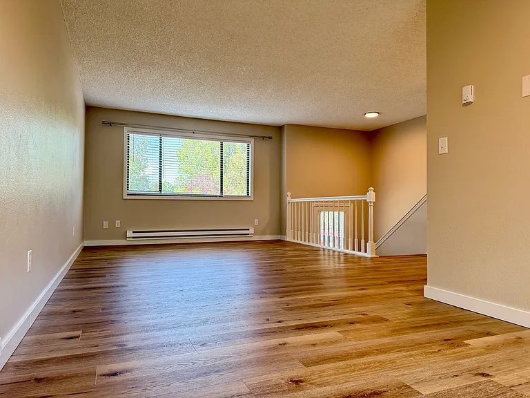 304 Hoffman Dr — Photo 8