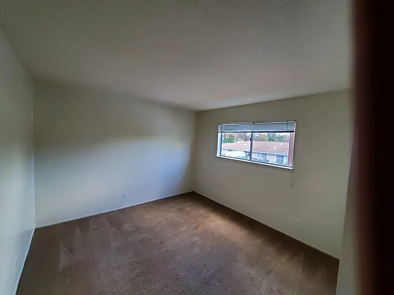 Willow Green Apartments — Photo 8