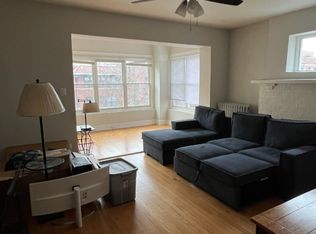 908 Main St APT 3, Evanston, IL 60202