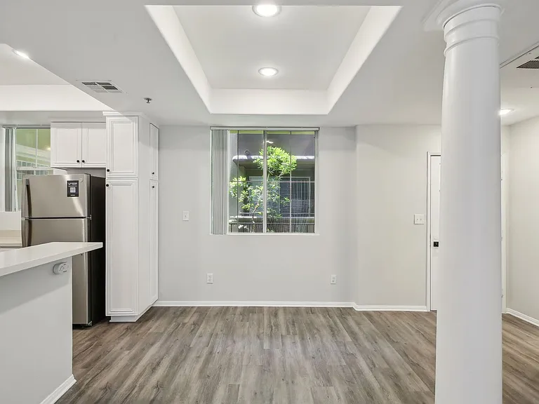 2245 Beverly Glen — Photo 37