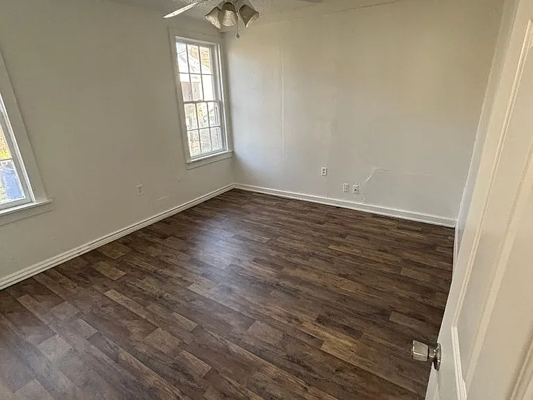 2946 Midway St — Photo 4