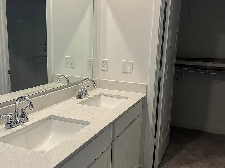 15226 Farrington Way — Photo 12