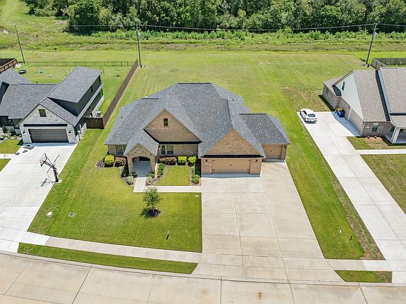 5th image of 838 Oak Ridge Dr