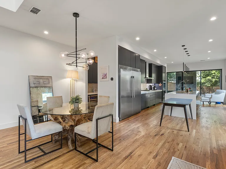 2335 Kirby St — Photo 9