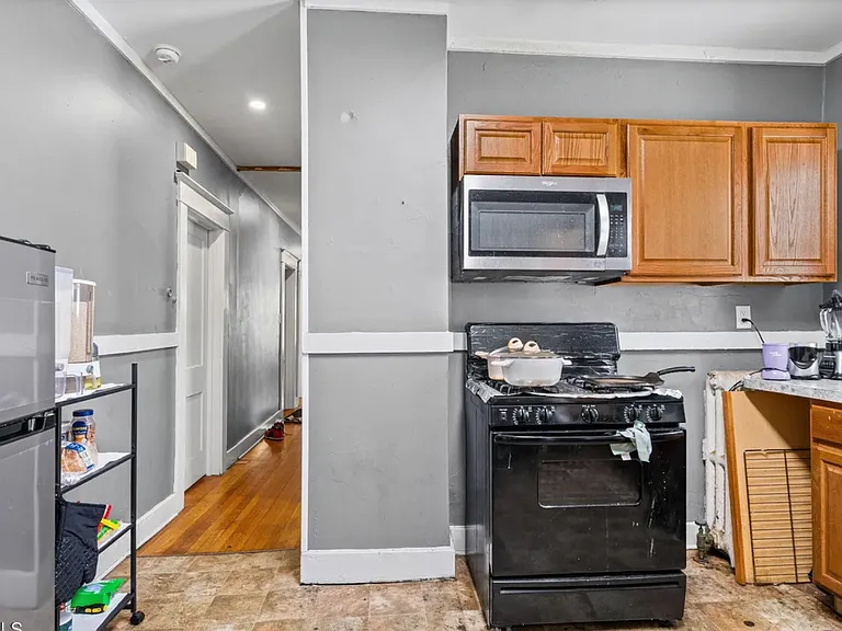 569 Washington Ave — Photo 6