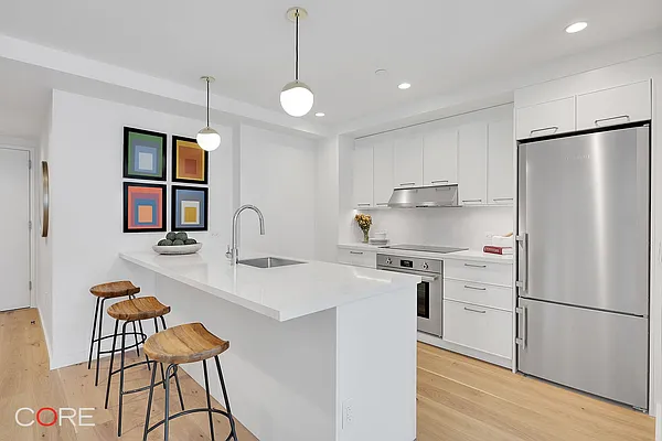 Rented by CORE | media 12