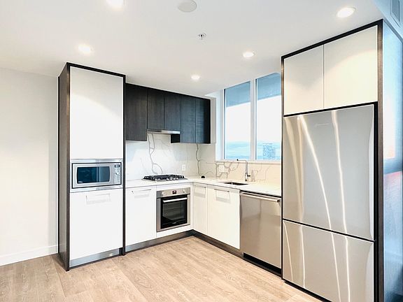3rd image of 567 Clarke Rd #1702