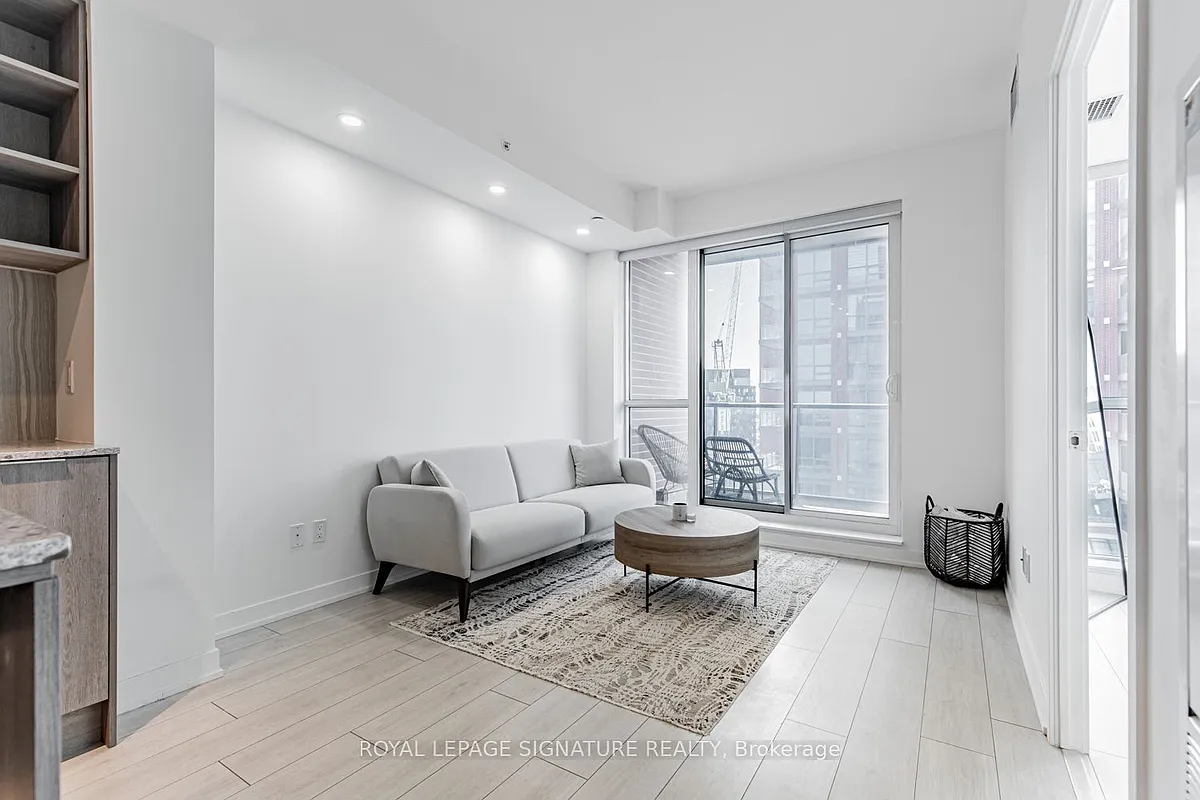 Building Photo - 31 Tippett Rd #1208