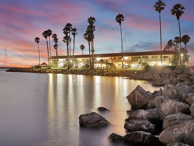Oceanside Marina Inn — Photo 17