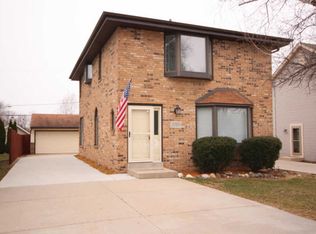 4257 S 97th St, Greenfield, WI 53228