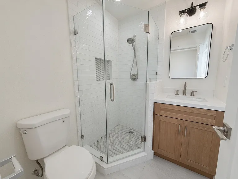 824 Aragon Ave — Photo 8