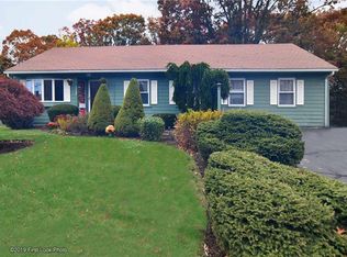 225 Bateman Ave, Cranston, RI 02920