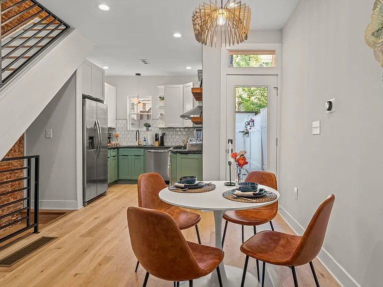 147 E Allen St — Photo 7