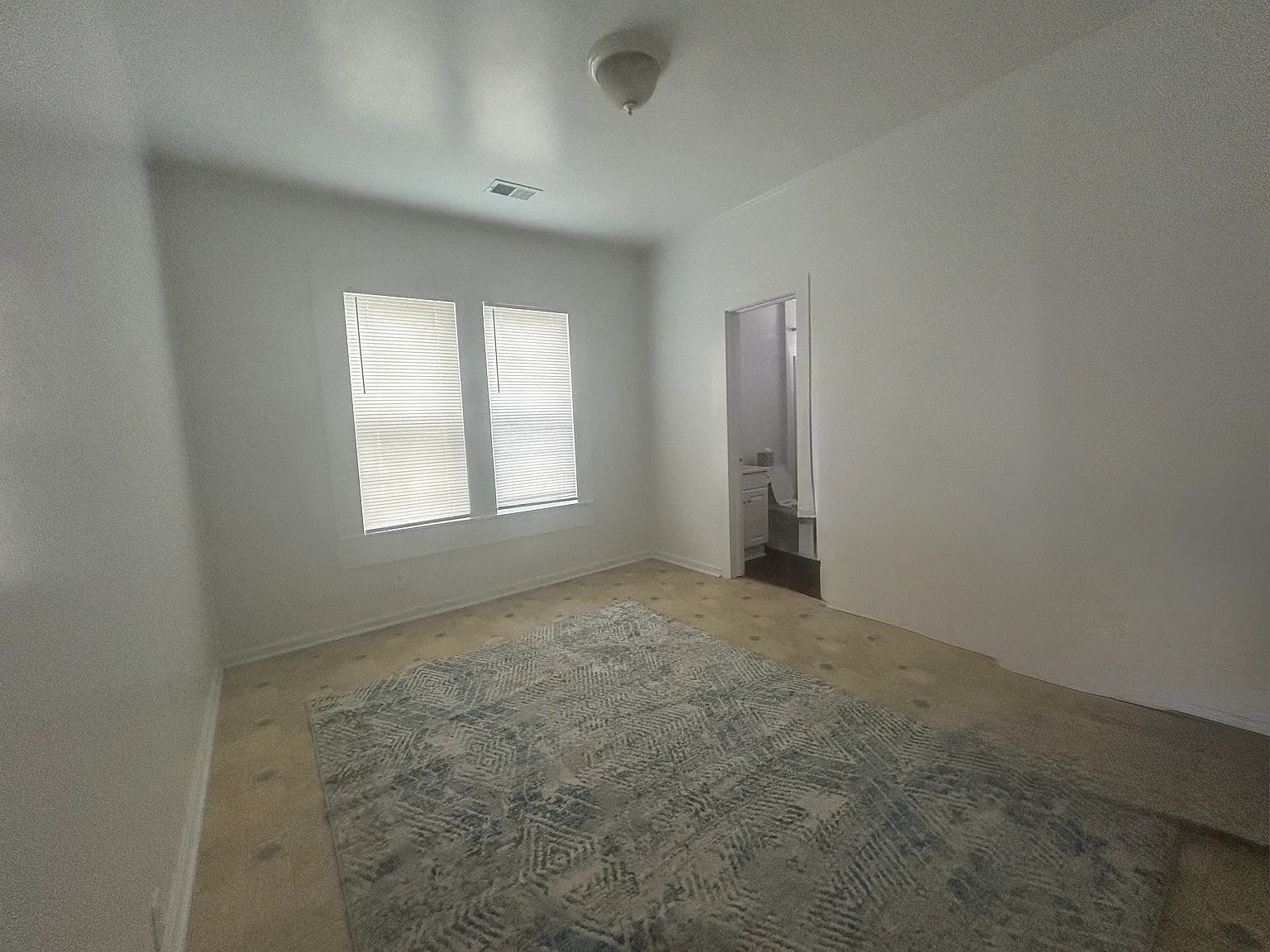 3 bed, 1250 sqft, $1,500 — Photo 4