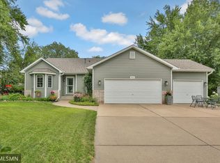4603 Hillvale Way N, Oakdale, MN 55128