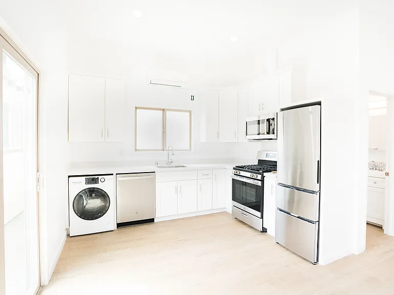 8330 Lilienthal Ave #8334 — Photo 18