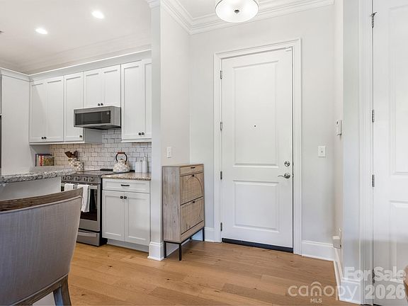 2nd image of 2964 Selwyn Ave #209