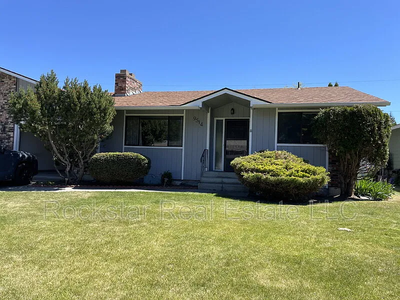 4 bed, 2.0 bath, 2200 sqft, $1,995 — Photo 1