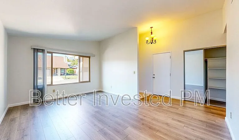 1417 Gregory Ct — Photo 2