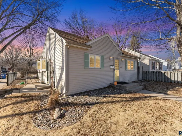 1421 S Lake Ave, Sioux Falls, SD 57105