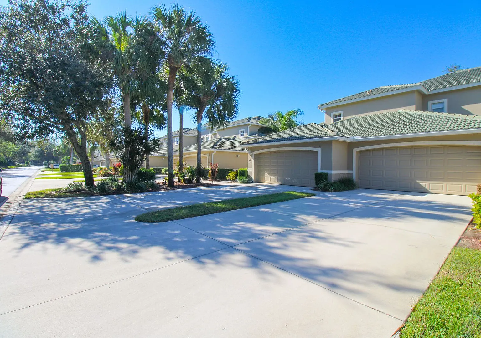 **Cypress Woods Country Club **Fully-Transferrable Bundled Golf Unit ** Furnished Seasonal Rental** — Photo 3