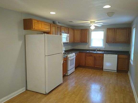 5th image of 366 N Slusser St APT 1