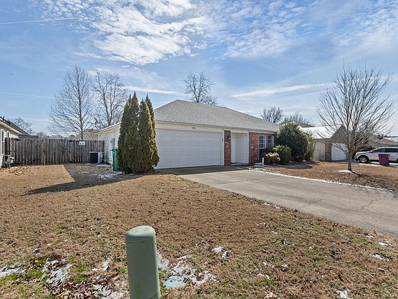 2nd image of 3200 Meadowlake Dr
